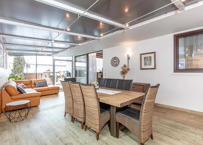 玫瑰园公寓酒店 *